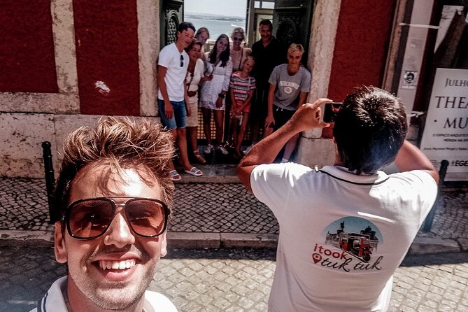 True 4Hour Private Tuk Tuk Tour: Discover Lisbon with a Local! - Alfama and Graça viewpoints: Portas do Sol to Senhora do Monte