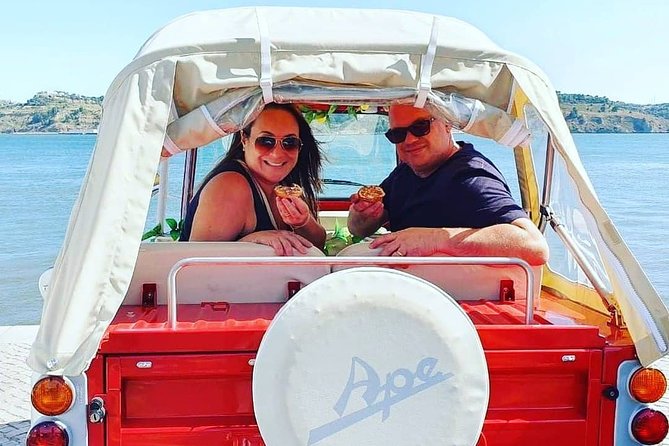 Tuk Tuk Lisbon Guided tour! 100% PRIVATE & PERSONALIZED - Stop 1: Alfama, the ginjinha in chocolate glass moment