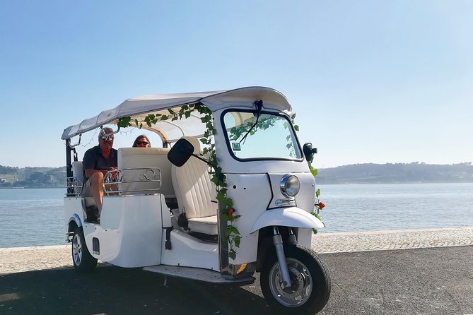 Tuk Tuk Lisbon Guided tour! 100% PRIVATE & PERSONALIZED - Stop 4: Lisbon Cathedral, medieval Lisbon in plain view