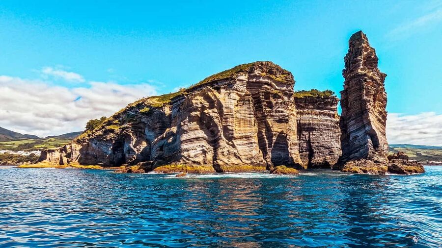 Vila Franca Islet: Bioligist Guided 0% Carbon e-Boat Tour - Circling Ilhéu de Vila Franca do Campo: geology and wildlife, side by side