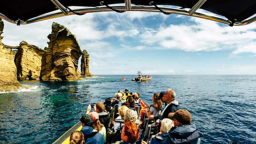 Vila Franca Islet: Bioligist Guided 0% Carbon e-Boat Tour - Photo stop and what you can realistically capture