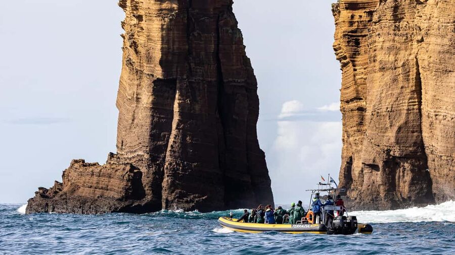 Vila Franca Islet: Bioligist Guided 0% Carbon e-Boat Tour - Rain, wind, and short-day practicality