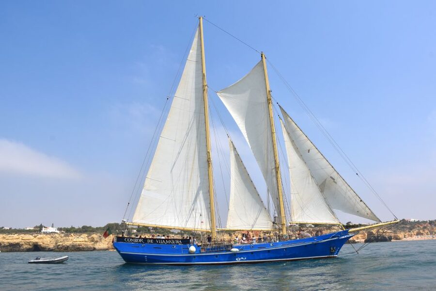Vilamoura: Algarve Coast 3-Hour Sailing Cruise With Open Bar - The cave visit and the dinghy transfer