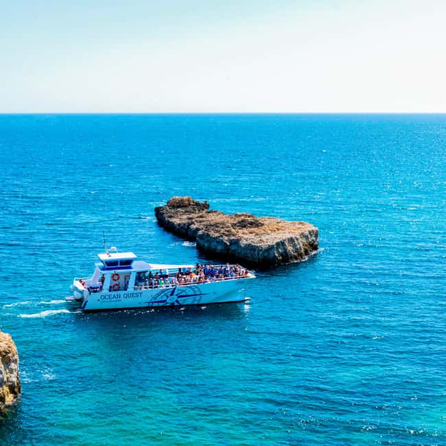 Vilamoura: Benagil Cave Boat Tour - Onboard comfort: catamaran space, toilets, and the bar