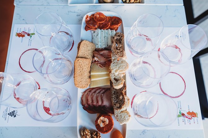 Wine and Cheese Tasting Lunch in Portuguese Wine Bar - Cheese and charcuterie lunch: what you get and why it matters